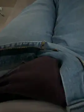 Snapshot of reelciii21 chatting on February 18, 2025, 3:20 pm reelciii21 online show from February 18, 2025, 3:20 pm