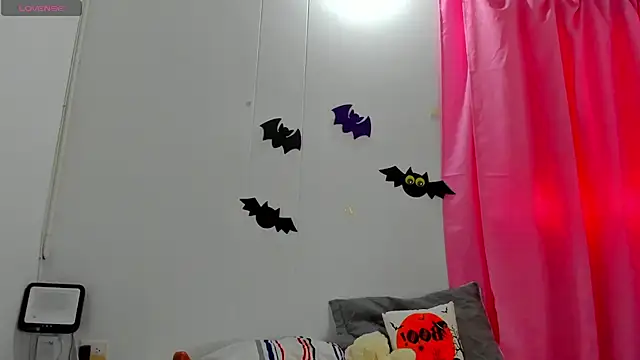 Snapshot of Natasha_by chatting on October 10, 2025, 2:51 pm Natasha by online show from October 10, 2025, 2:51 pm