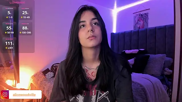 Snapshot of Alice_woodville chatting on February 12, 2025, 12:58 am Alice woodville online show from February 12, 2025, 12:58 am
