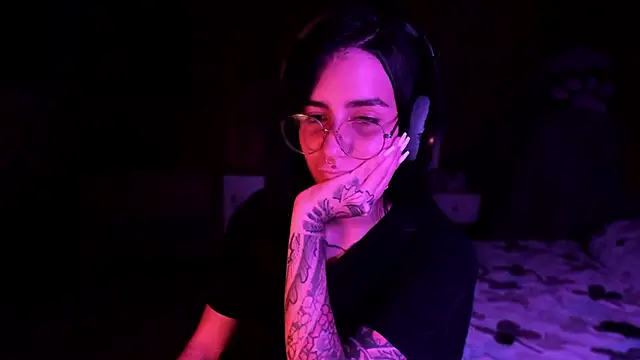 Snapshot of Alice_woodville chatting on November 3, 2025, 5:01 am Alice woodville online show from November 3, 2025, 5:01 am