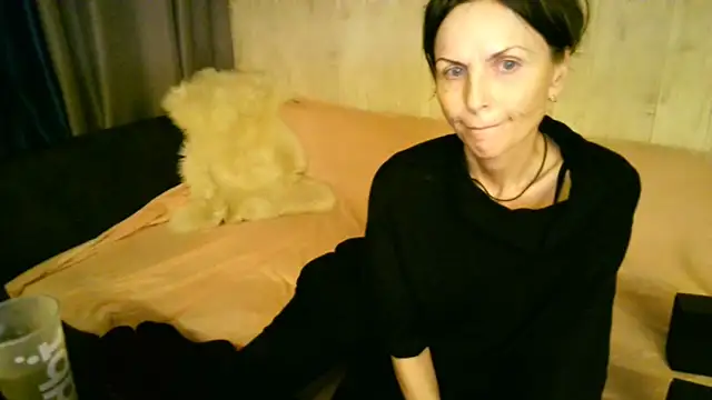 Elizabe th online show from October 18, 2025, 8:44 pm