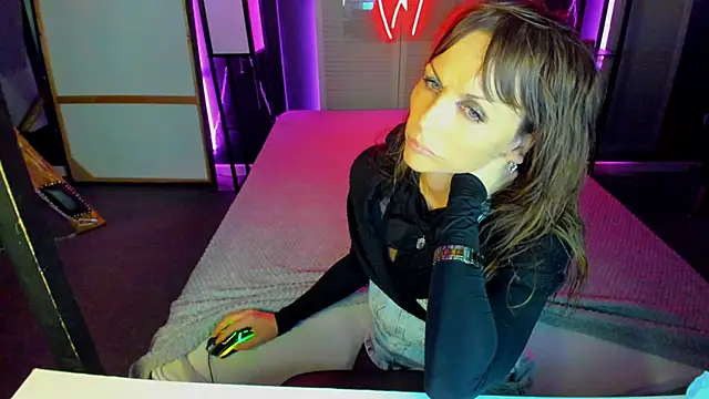 Elizabe th online show from February 18, 2025, 4:25 pm