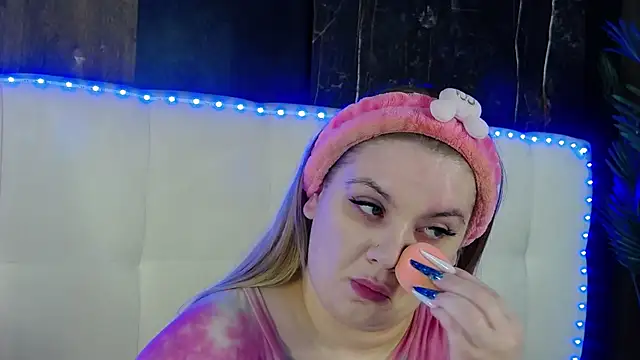 MelanieBrownn online show from April 14, 2026, 4:39 am