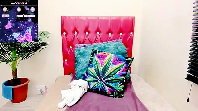 Temptressqeen online show from November 26, 2025, 5:46 pm