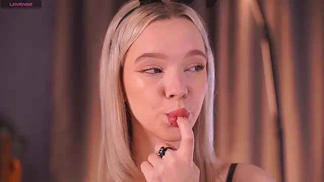  AlinaBailey online show from January 12, 2026, 7:37 am