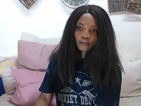 Snapshot of RoyalQueenxx chatting on February 27, 2025, 7:15 pm RoyalQueenxx online show from February 27, 2025, 7:15 pm