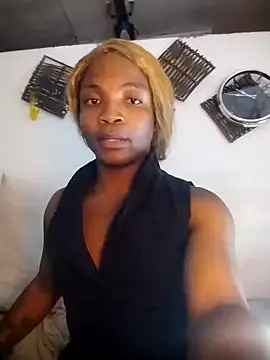 Snapshot of RoyalQueenxx chatting on February 12, 2025, 10:15 pm RoyalQueenxx online show from February 12, 2025, 10:15 pm