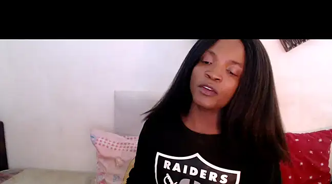 Snapshot of RoyalQueenxx chatting on February 17, 2025, 11:34 am RoyalQueenxx online show from February 17, 2025, 11:34 am