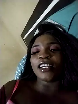 Snapshot of RoyalQueenxx chatting on February 28, 2025, 10:28 pm RoyalQueenxx online show from February 28, 2025, 10:28 pm