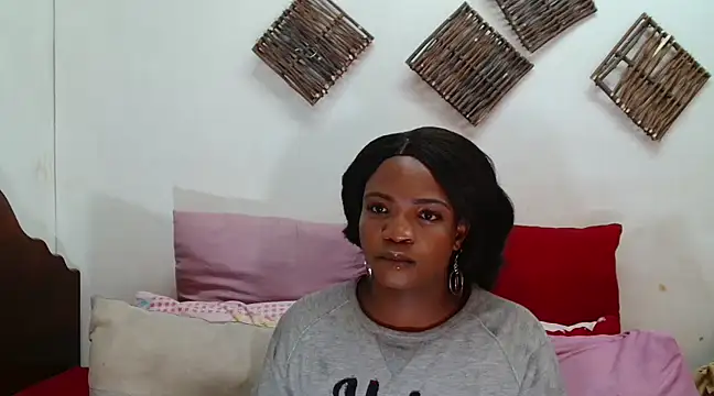 Snapshot of RoyalQueenxx chatting on March 11, 2025, 6:52 pm RoyalQueenxx online show from March 11, 2025, 6:52 pm