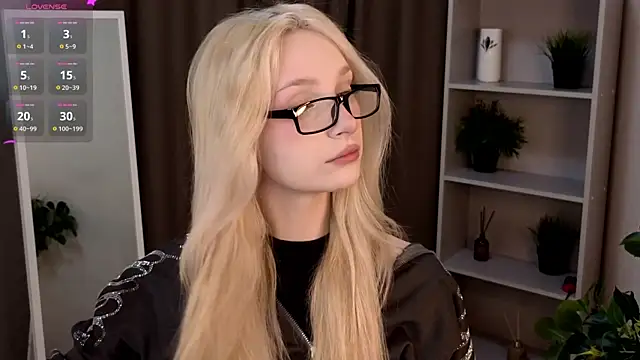 Naughty  Couplles online show from April 3, 2026, 3:24 am