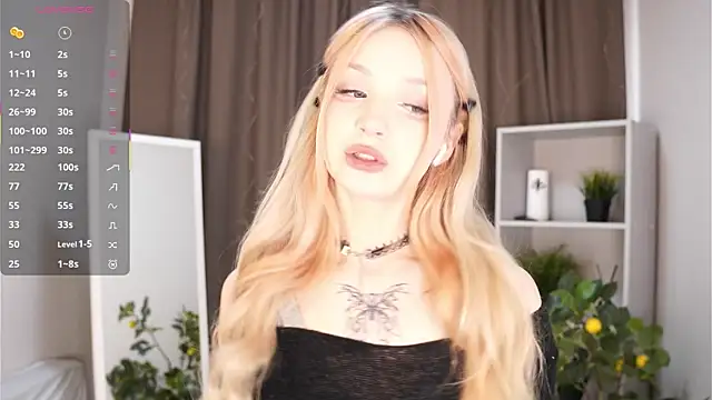 Naughty  Couplles online show from May 31, 2026, 3:23 am