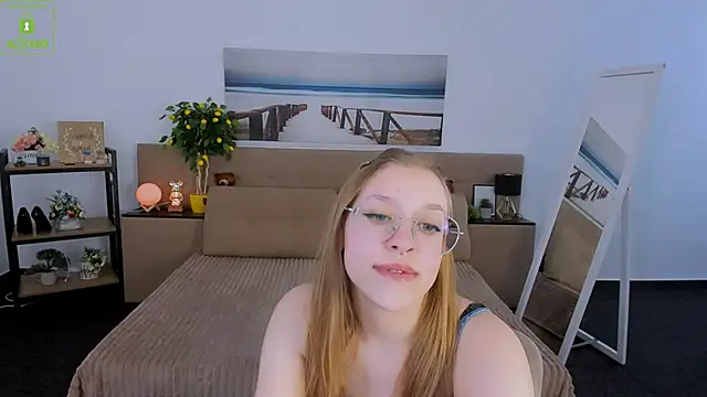 LayriantaVee online show from March 6, 2025, 10:09 am