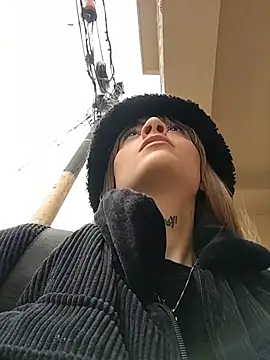 Snapshot of Dani_pegin chatting on December 19, 2025, 1:57 pm Dani pegin online show from December 19, 2025, 1:57 pm