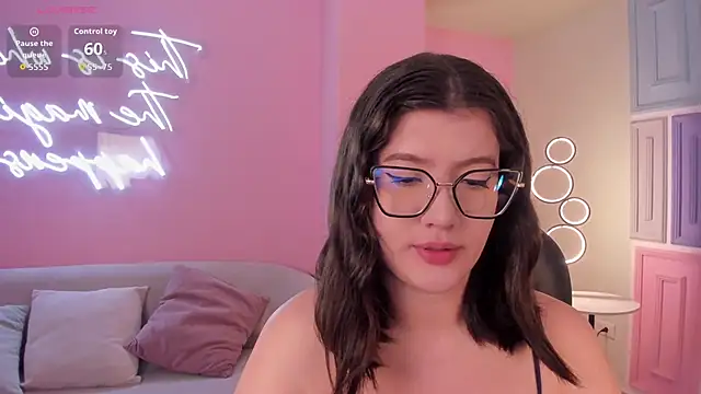 Snapshot of AmberFarrell chatting on February 9, 2026, 8:18 pm AmberFarrell online show from February 9, 2026, 8:18 pm