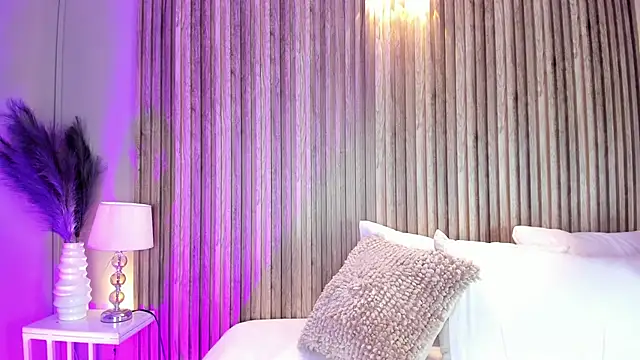 HannaPaola online show from March 17, 2026, 10:35 pm