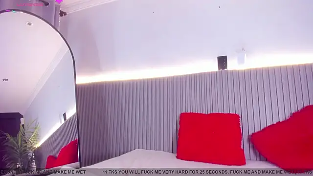 valentina lux online show from March 25, 2026, 7:24 pm