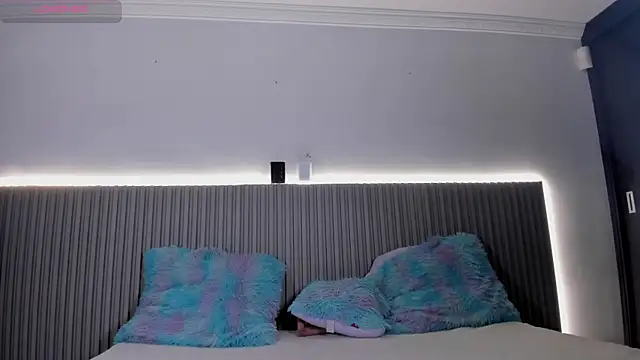 Snapshot of valentina_lux chatting on January 6, 2026, 8:13 pm valentina lux online show from January 6, 2026, 8:13 pm