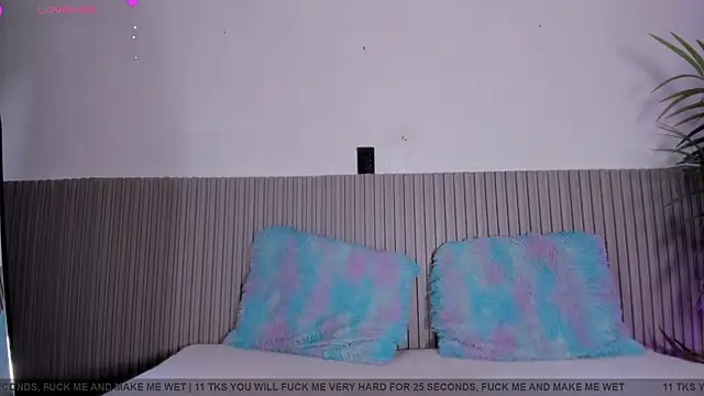 valentina lux online show from March 31, 2026, 8:44 pm