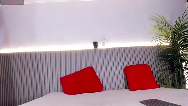 valentina lux online show from March 26, 2026, 7:12 pm