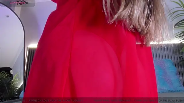 Snapshot of valentina_lux chatting on February 23, 2026, 7:14 pm valentina lux online show from February 23, 2026, 7:14 pm