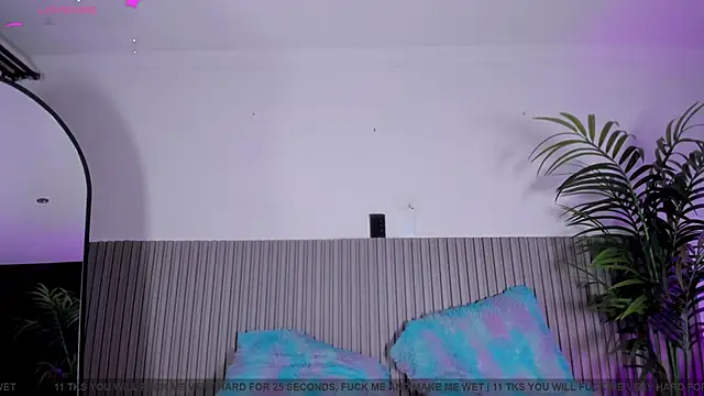 valentina lux online show from March 17, 2026, 7:17 pm