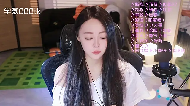 Roseonly  online show from November 12, 2025, 1:26 pm