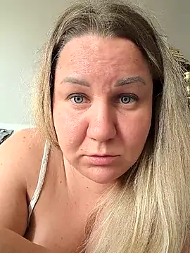Snapshot of Anna_Curvy chatting on July 30, 2026, 12:04 pm Anna Curvy online show from July 30, 2026, 12:04 pm