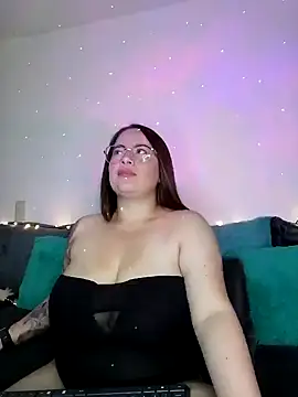 soofy   online show from November 8, 2025, 3:10 am