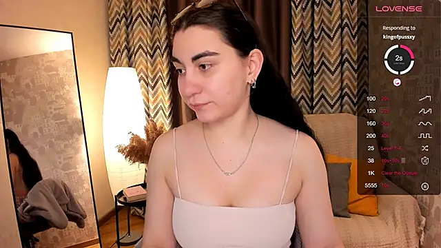 Snapshot of hannacheekss_ chatting on February 24, 2025, 1:57 am hannacheekss online show from February 24, 2025, 1:57 am