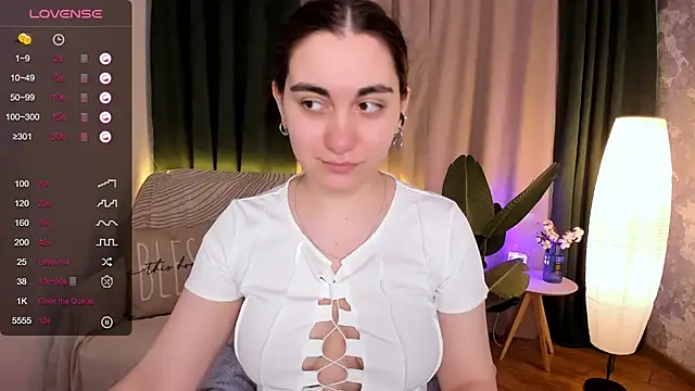 Snapshot of hannacheekss_ chatting on March 12, 2025, 5:02 am hannacheekss online show from March 12, 2025, 5:02 am