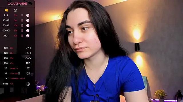 Snapshot of hannacheekss_ chatting on February 20, 2025, 5:12 am hannacheekss online show from February 20, 2025, 5:12 am