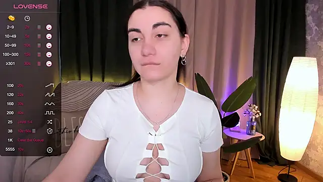 Snapshot of hannacheekss_ chatting on March 5, 2025, 4:13 am hannacheekss online show from March 5, 2025, 4:13 am