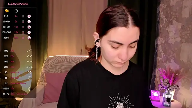 Snapshot of hannacheekss_ chatting on October 3, 2025, 2:04 am hannacheekss online show from October 3, 2025, 2:04 am