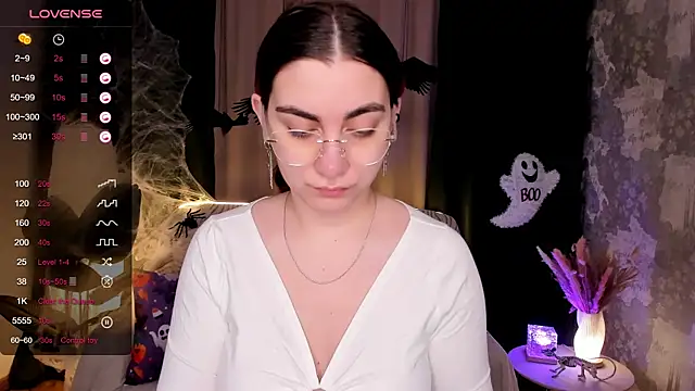 Snapshot of hannacheekss_ chatting on November 3, 2025, 1:55 am hannacheekss online show from November 3, 2025, 1:55 am