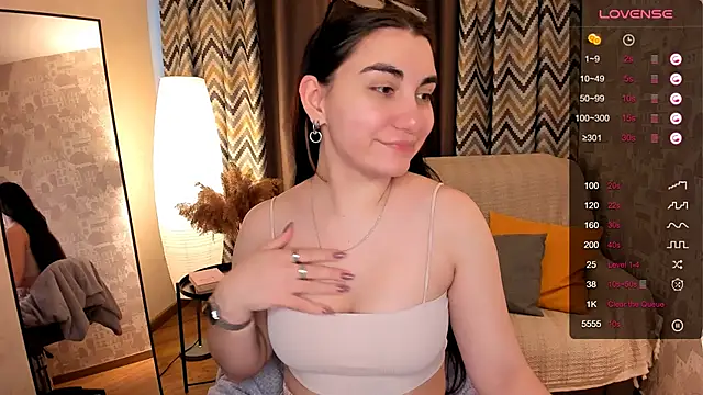 Snapshot of hannacheekss_ chatting on February 24, 2025, 5:22 am hannacheekss online show from February 24, 2025, 5:22 am