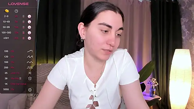 Snapshot of hannacheekss_ chatting on March 5, 2025, 10:22 am hannacheekss online show from March 5, 2025, 10:22 am