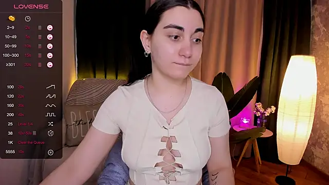 Snapshot of hannacheekss_ chatting on March 10, 2025, 8:17 am hannacheekss online show from March 10, 2025, 8:17 am