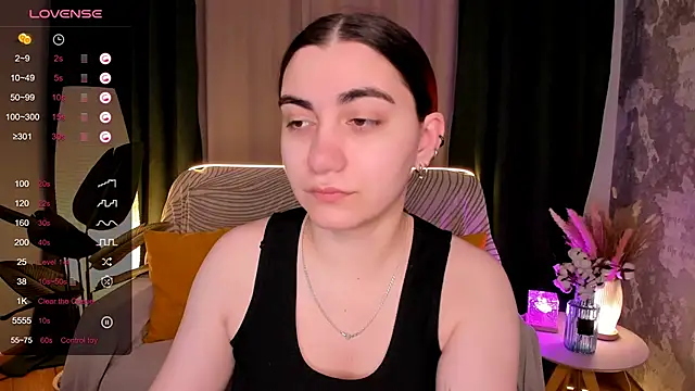 Snapshot of hannacheekss_ chatting on November 20, 2025, 2:01 am hannacheekss online show from November 20, 2025, 2:01 am