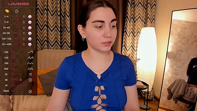 Snapshot of hannacheekss_ chatting on February 21, 2025, 11:44 am hannacheekss online show from February 21, 2025, 11:44 am