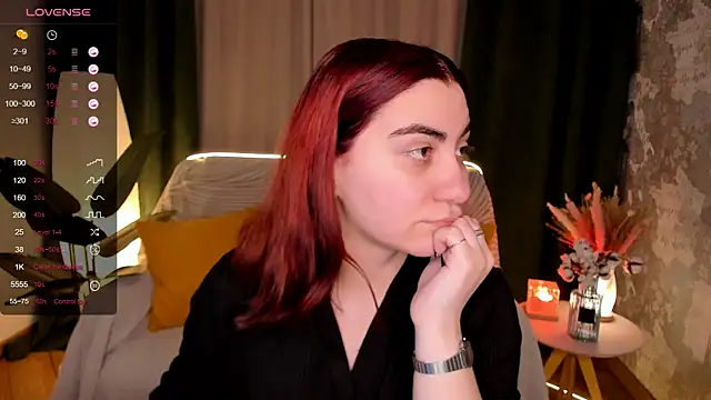 Snapshot of hannacheekss_ chatting on December 3, 2025, 2:01 am hannacheekss online show from December 3, 2025, 2:01 am