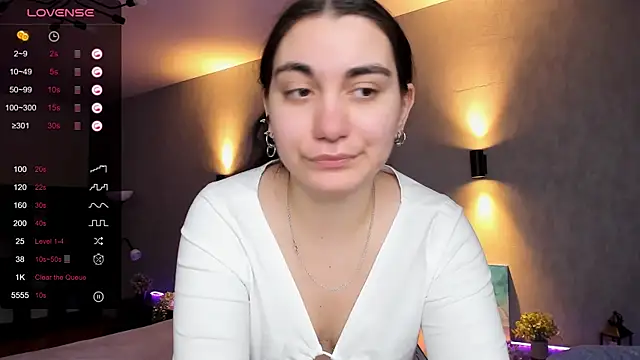 Snapshot of hannacheekss_ chatting on March 17, 2025, 5:01 am hannacheekss online show from March 17, 2025, 5:01 am