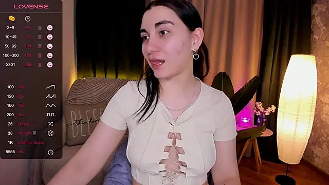 Snapshot of hannacheekss_ chatting on March 10, 2025, 11:23 am hannacheekss online show from March 10, 2025, 11:23 am