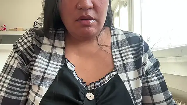 Snapshot of MashaCL chatting on November 13, 2025, 9:24 am MashaCL online show from November 13, 2025, 9:24 am