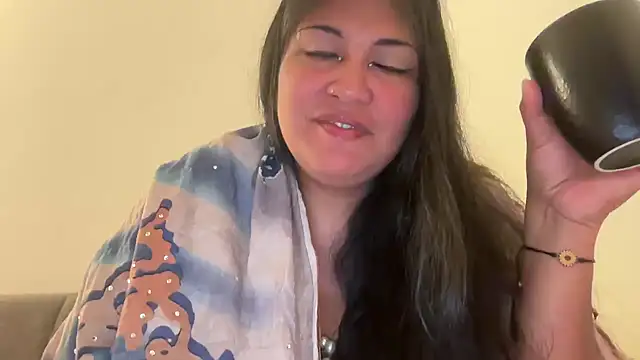 Snapshot of MashaCL chatting on May 5, 2026, 4:21 pm MashaCL online show from May 5, 2026, 4:21 pm