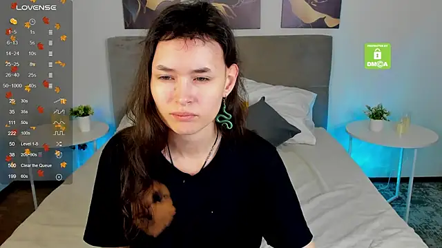 Emily Strikeee online show from November 3, 2025, 9:57 am