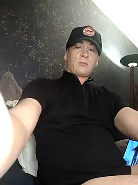 ElyasMatt online show from October 16, 2025, 5:32 pm