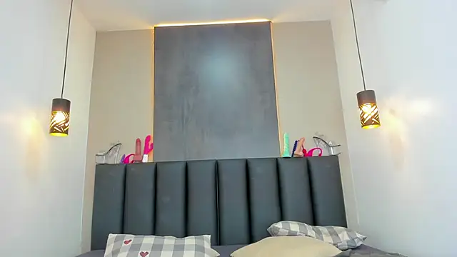 ChanelAdamss  online show from December 15, 2025, 8:03 pm