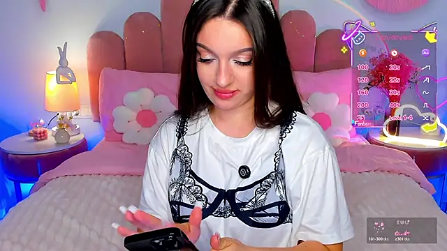 Snapshot of GiaCale chatting on November 7, 2025, 1:26 pm GiaCale online show from November 7, 2025, 1:26 pm