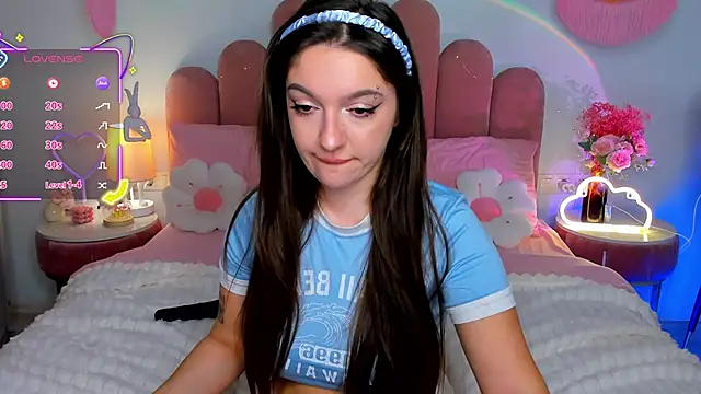 Snapshot of GiaCale chatting on November 14, 2025, 1:26 pm GiaCale online show from November 14, 2025, 1:26 pm